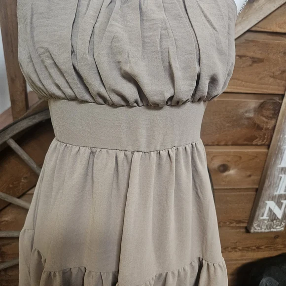 Popular 21 Tiered Midi Dress - Picture 2 of 8